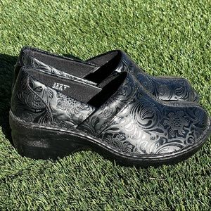 Thom McAn Toronto Black Mule
Size 7.5W